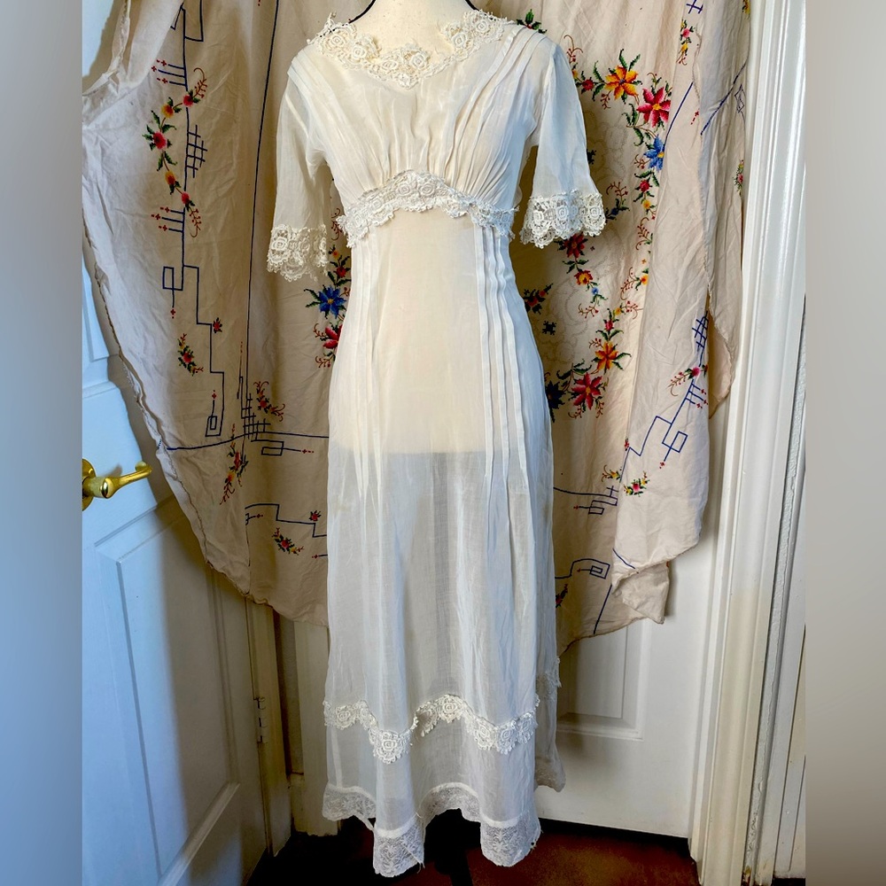 SOLD!! 1900s ANTIQUE HANDMADE LACE WHITE LINEN MAXI DRESS